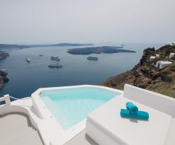 AQUA LUXURY SUITES