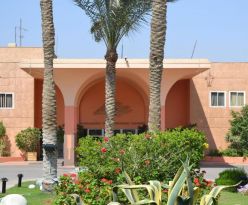 Pyramids Park Resort Cairo или подобен