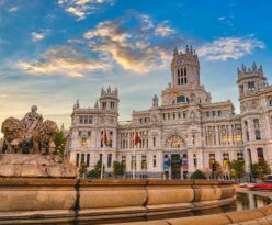 Перлите на Барселона, Бордо и Мадрид с полет от Варна